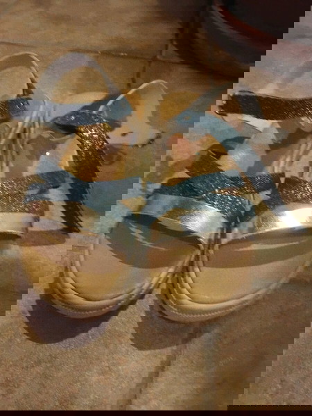 πεδιλα νούμερο 36 ( για γυναίκα με μικρό πόδι η κοριτσάκι)