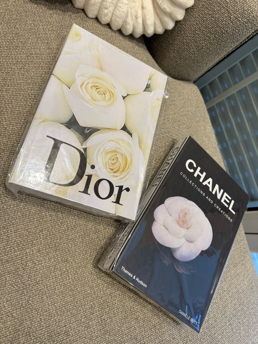 CHANEL DIOR DELVAUX ほか 冊子まとめ売り Set of 2 coffee table books Chanel and… - € 20,00 - Vendora.cy