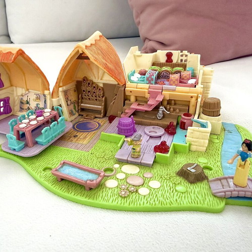 Polly Pocket Snow White figures, like new, with lights
