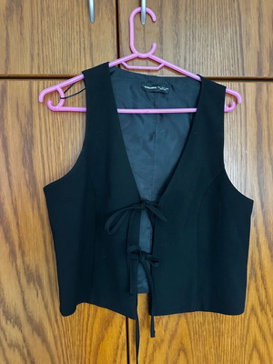 Black Pull and Bear Top large like new with front ties