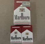 Τσιγάρα Marlboro και δύο κουτιά σπίρτα, 3 τεμάχια