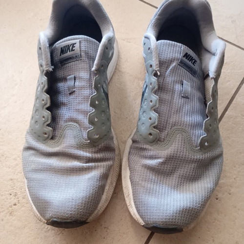 Nike men's athletic shoes, grey, size 43, missing laces
