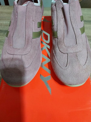 Sneakers DKNY ροζ σουέντ μεταχειρισμένα, μέγεθος 37,5 γυναικεία