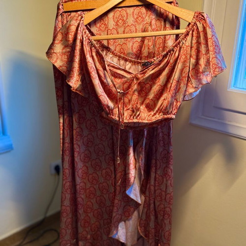 Lynne set like new with high-waisted skirt and crop top