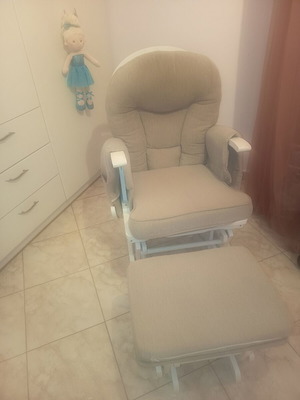 Nursing and relaxation chair with footstool like new, beige
