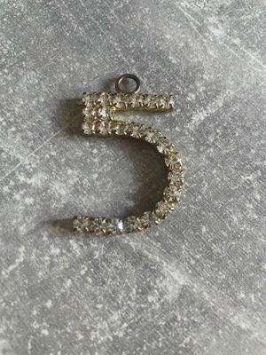 Pendant necklace “number 5” used, gold-colored