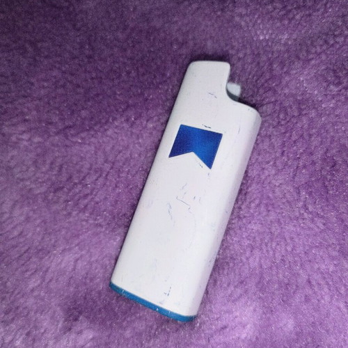 Marlboro lighter case like new