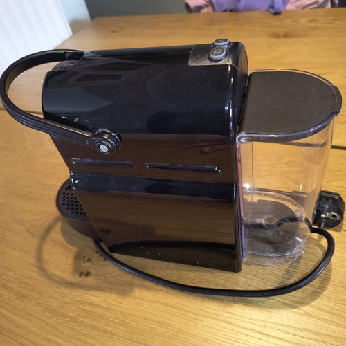 Nespresso coffee machine with milk frother and LOR capsule pack like new