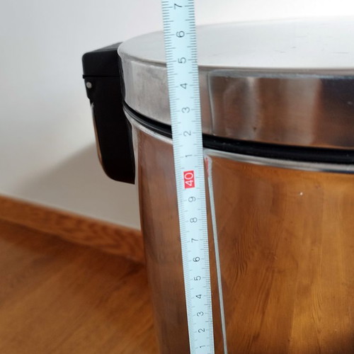 Metal pedal bin used, glossy finish 20lt