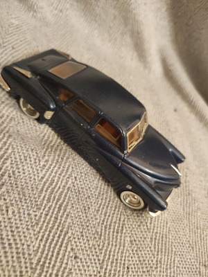 Tucker Torpedo metal miniature sedan 1:43 used, Solido