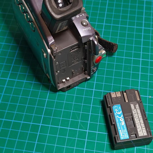 Canon MV700 MiniDV camcorder used with cassette door issue