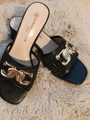 Mule La Bottine Souriante new, black with wicker design and low heel