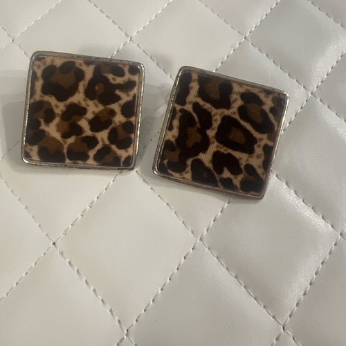 Leopard print earrings used with stud