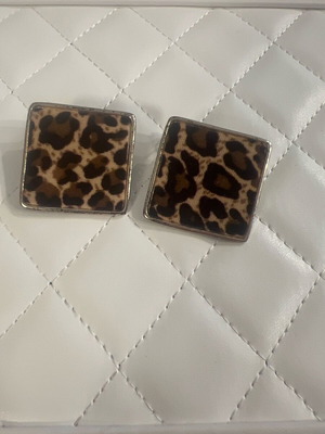 Leopard print earrings used with stud