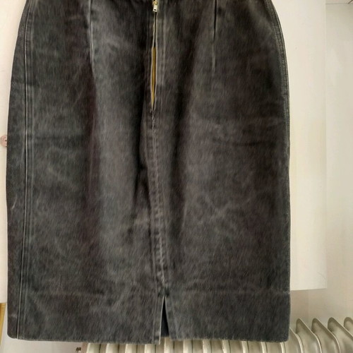 Vintage black denim skirt used, size M