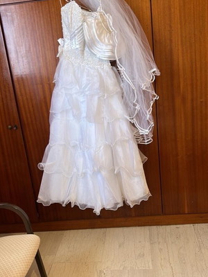 Belnovia wedding dress like new, complete set with veil and gloves, size EU 44