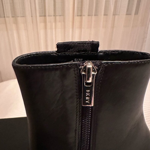 Boots DKNY size 35 black leather new, 10 cm heel