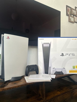PlayStation 5 (PS5) първо издание употребяван, пълен комплект
