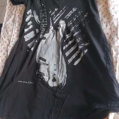 T-shirt with guitar print like new, size M, black
