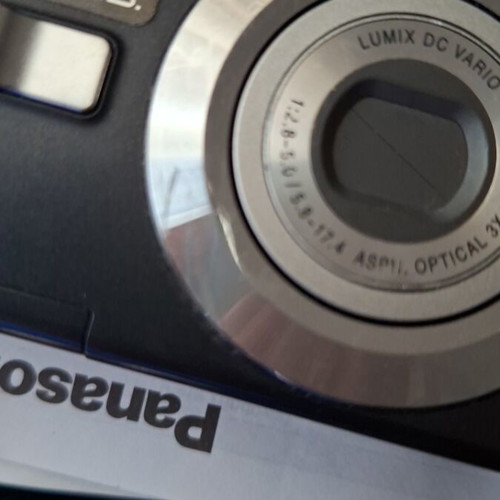 Panasonic Lumix DMC-LS75 camera used for parts with box and software