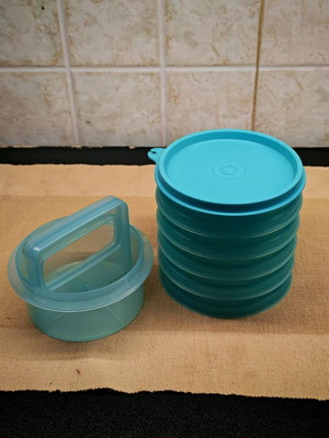 Tupperware Burger Maker like new