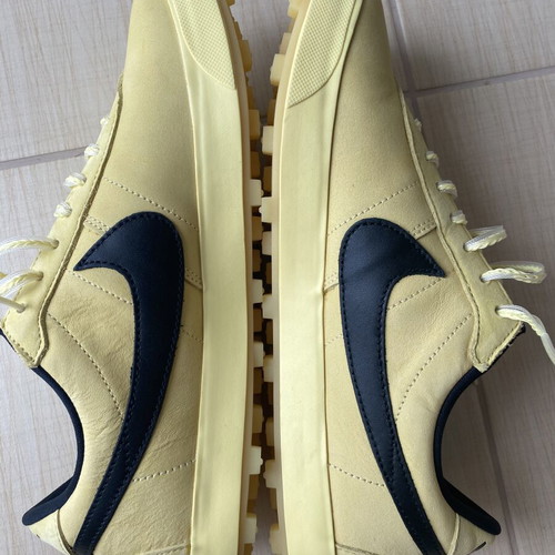 Nike sneakers new, size 42.5, yellow