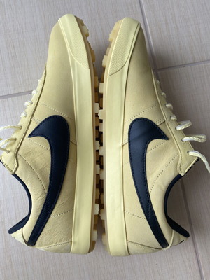 Nike sneakers new, size 42.5, yellow