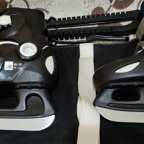 Oxelo ice skating boots size 30 - 32 like new with case and blade covers