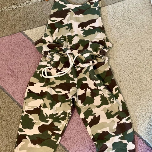 Camo salopette like new, beige and green, comfortable
