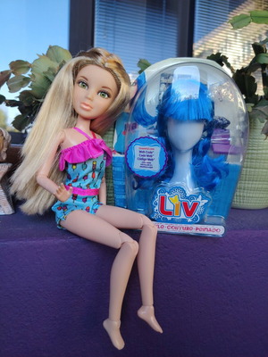 Hayden Liv doll with extra wig