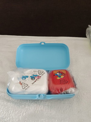Tupperware lunch containers