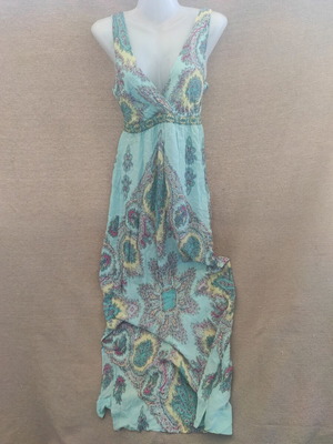 Maxi dress Oysho used, paisley pattern, V neckline