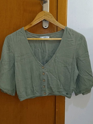 Khaki crop top Pull & Bear like new, size Small