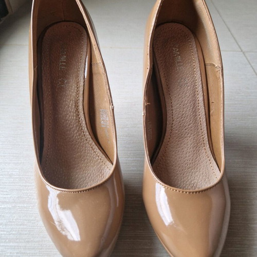 Camille patent leather pumps like new, size 37, beige