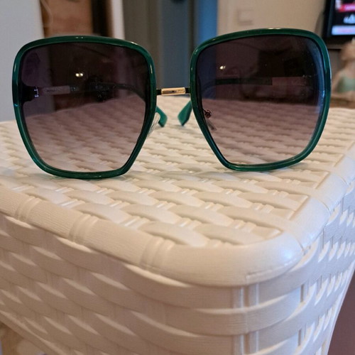 Sunglasses almost new, large impressive cat-eye