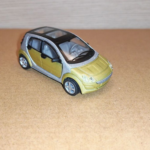 Smart Forfour miniature model 1:43 like new by New Ray