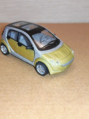 Smart Forfour miniature model 1:43 like new by New Ray