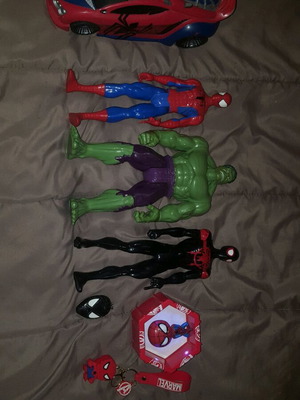 Marvel Spiderman and Hulk figures set used