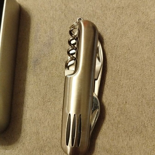 Pocket knife new in metal box unused