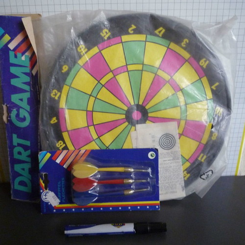 Wooden dartboard large with darts and 3 extra darts for outdoor use