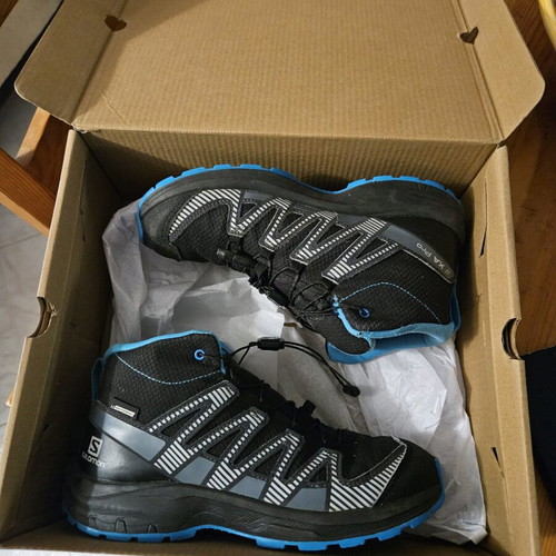 Salomon kids hiking boots like new, size 36, blue