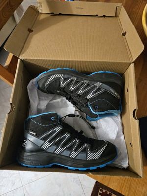 Salomon kids hiking boots like new, size 36, blue