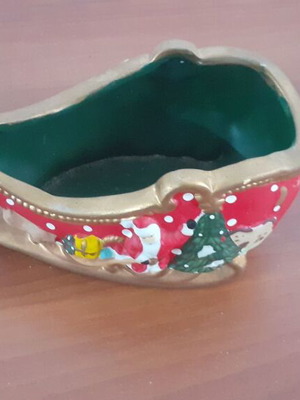 Christmas ceramic container shaped like a sleigh in excellent condition