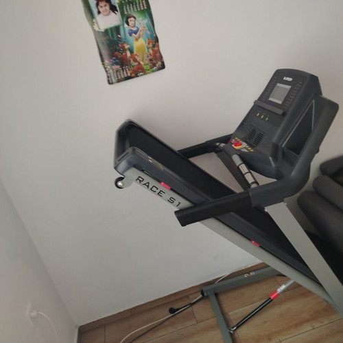 Electronic treadmill up to 150kg with many extras