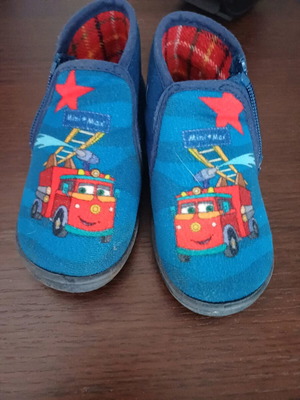Children's anatomical slippers size 24 used, blue with zipper