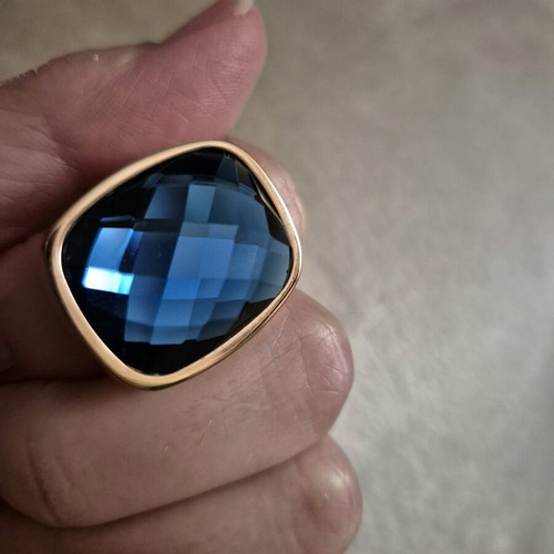 Ring with blue stone like new, gold-colored