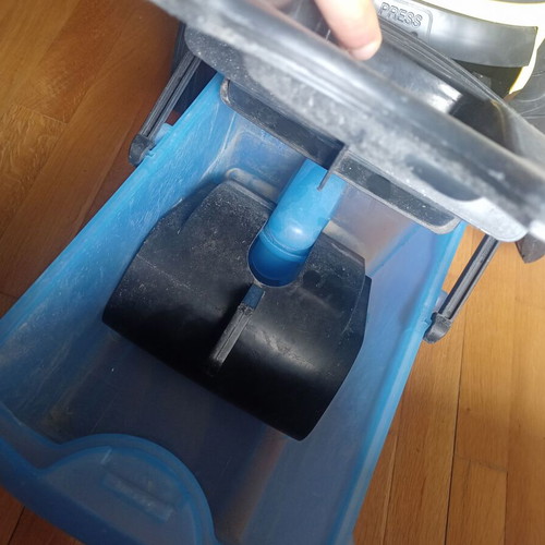 Karcher DS 5600 vacuum cleaner with water like new for home and office