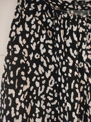 Zara pants skirt new, size M, black and white
