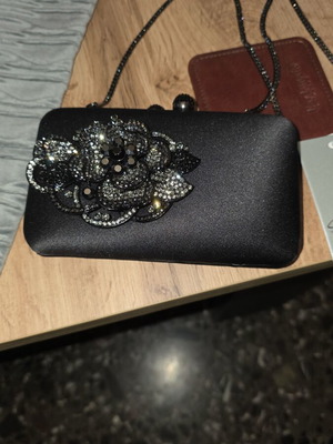 Βραδινό τσαντάκι Chiara P με κρύσταλλα Swarovski καινούργιο