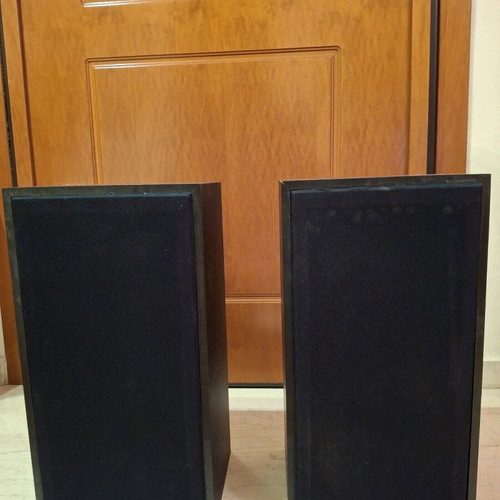 Speaker boxes like new, set of 2, wooden with black fabric
